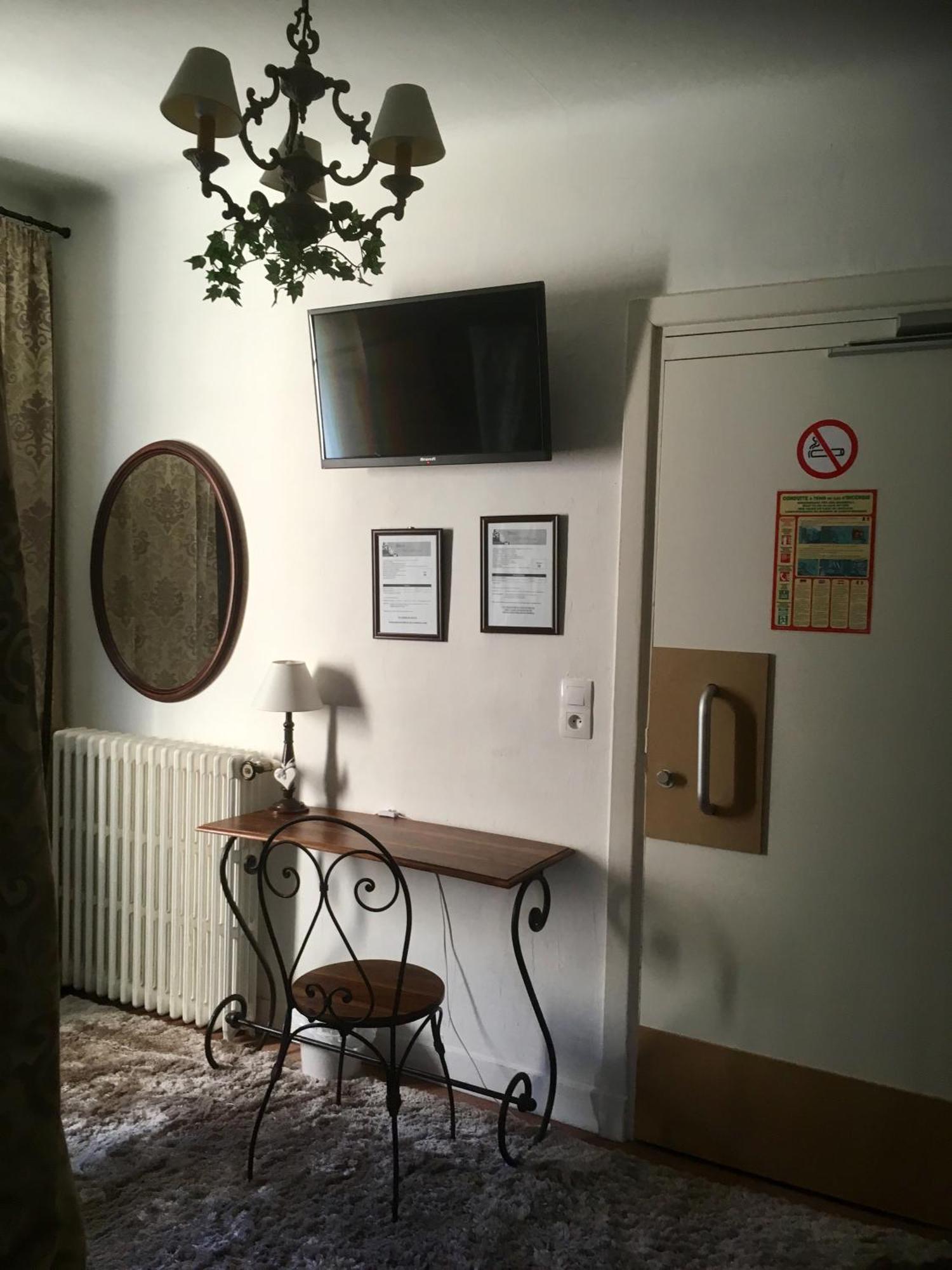 Hotel Boutique Saint-Louis Lisieux Εξωτερικό φωτογραφία