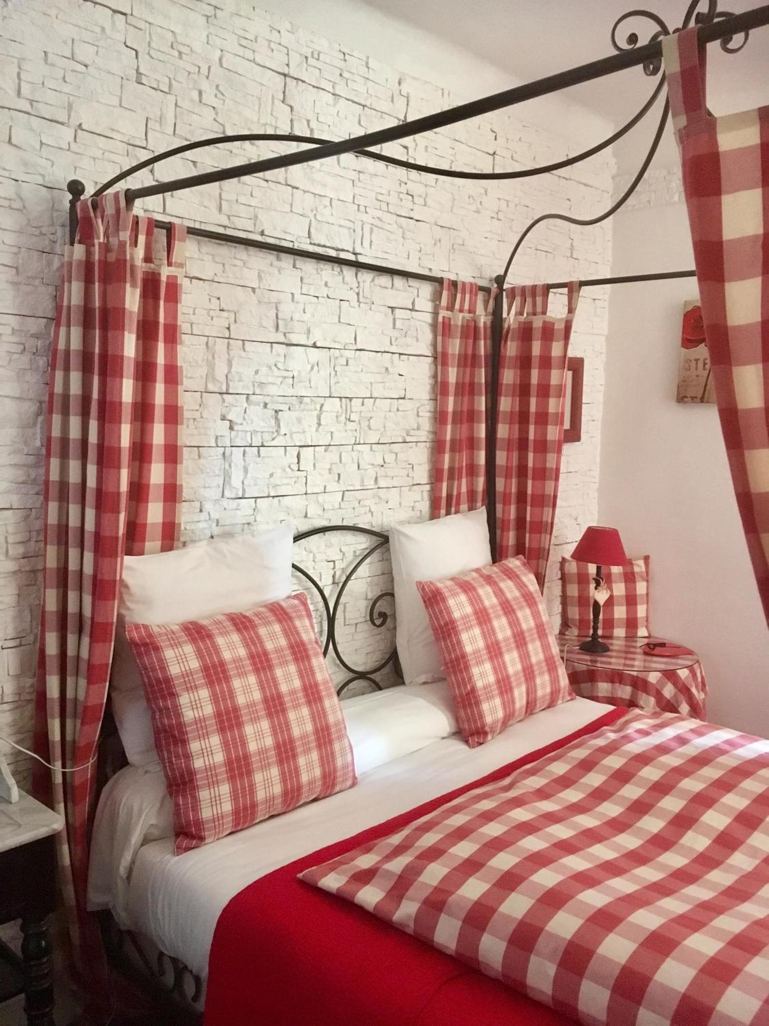 Hotel Boutique Saint-Louis Lisieux Εξωτερικό φωτογραφία