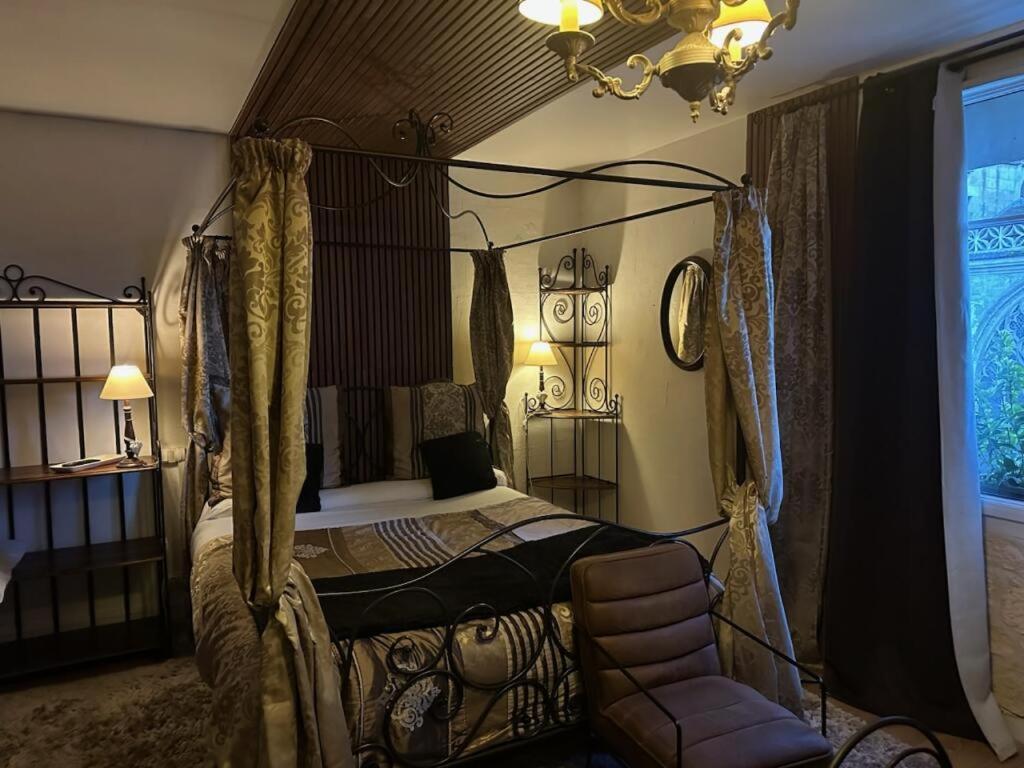 Hotel Boutique Saint-Louis Lisieux Εξωτερικό φωτογραφία